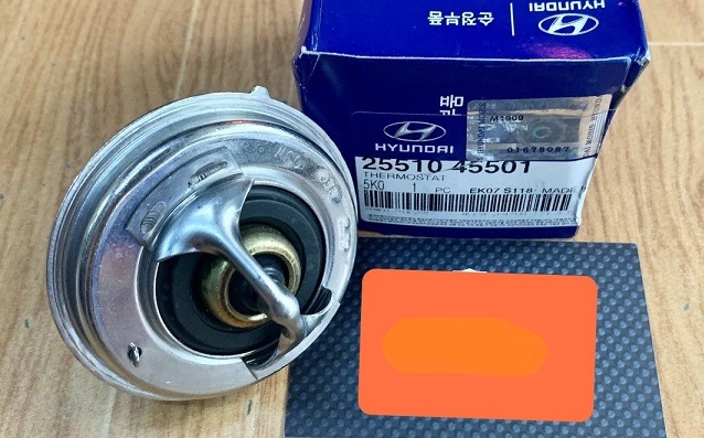 Van hằng nhiệt két nước xe County 29 chỗ chính hãng